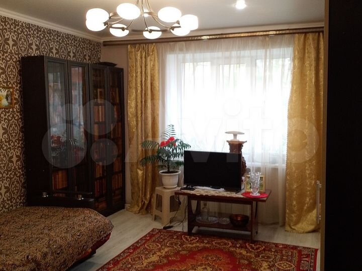 2-к. квартира, 57 м², 1/10 эт.