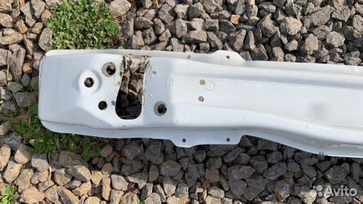 Усилитель бампера передний Renault Logan 2