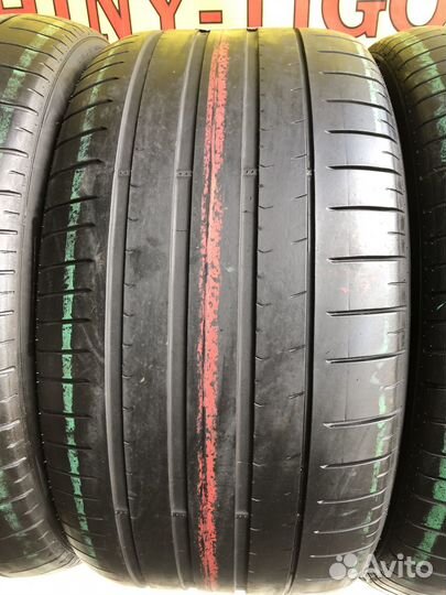 Pirelli P Zero PZ4 285/40 R22 и 325/35 R22 110Y