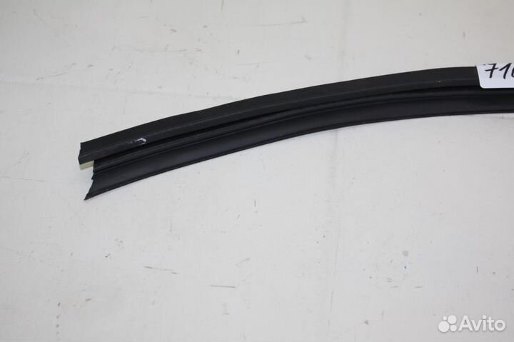 Уплотнитель стекла двери задней правой Nissan Qas