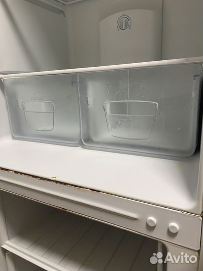 Холодильник indesit