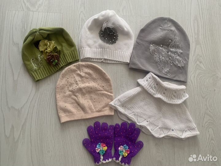 Шапочки, манишка, перчатки