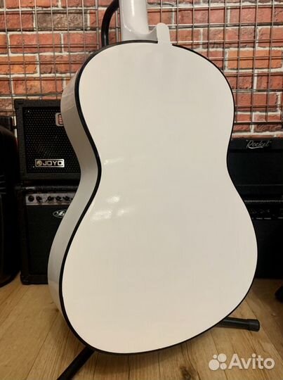 Классическая гитара + аксессуар