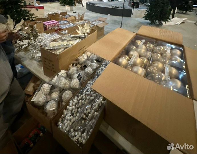 Новогодние украшения пакетом много