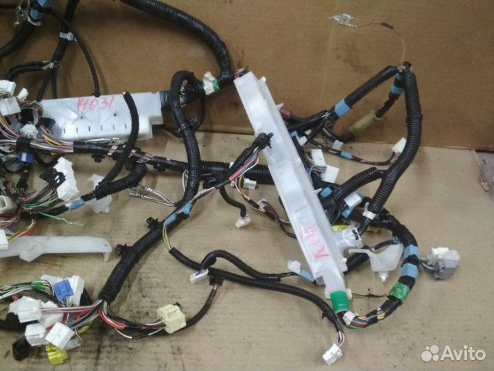 Проводка торпедо Toyota Sienna III 2011