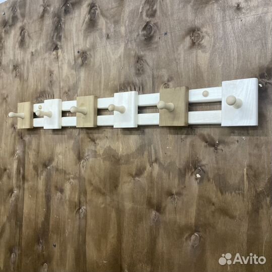Вешалка настенная деревянная