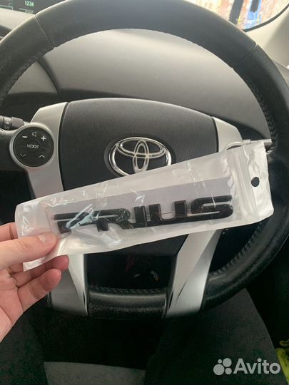 Металлический шильдик prius