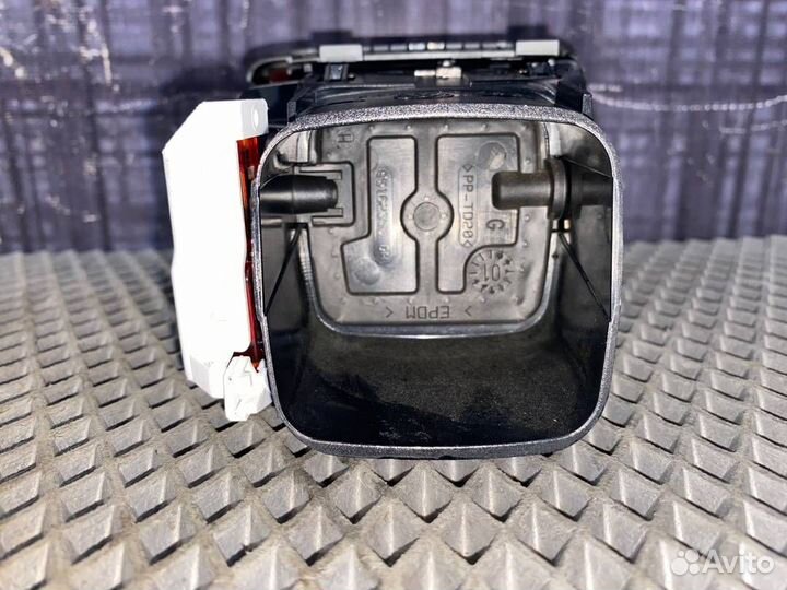 Воздуховод передний левый Volkswagen Passat