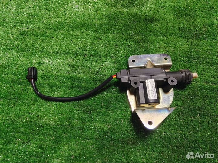 Замок блокировки двери багажника ваз-2172 хэтчбек