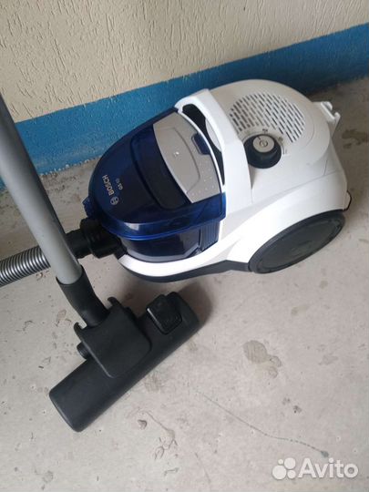 Пылесос Bosch безмешковый