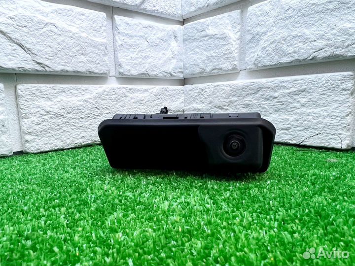 Штатная камера заднего вида с кнопкой Skoda Rapid