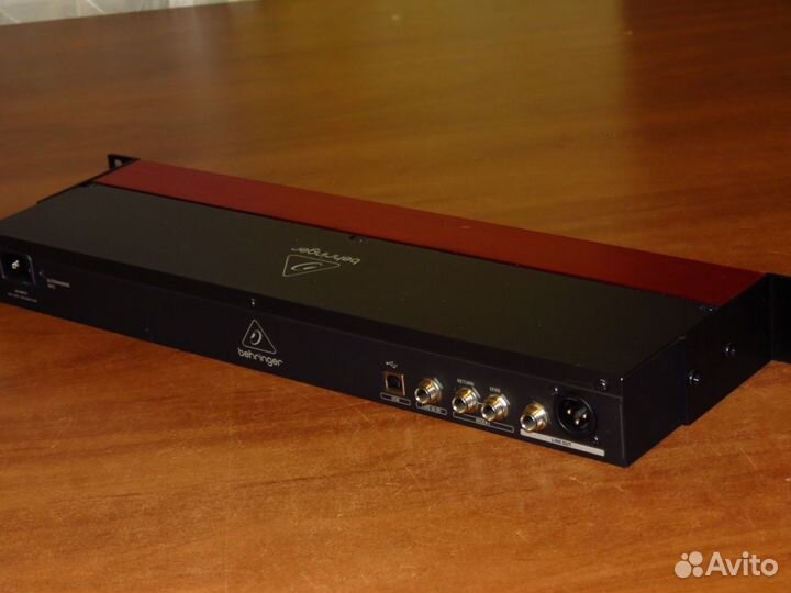 Behringer UV1 - Микрофонный преамп