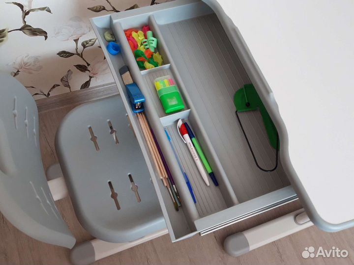 Детский растущий стул и стол