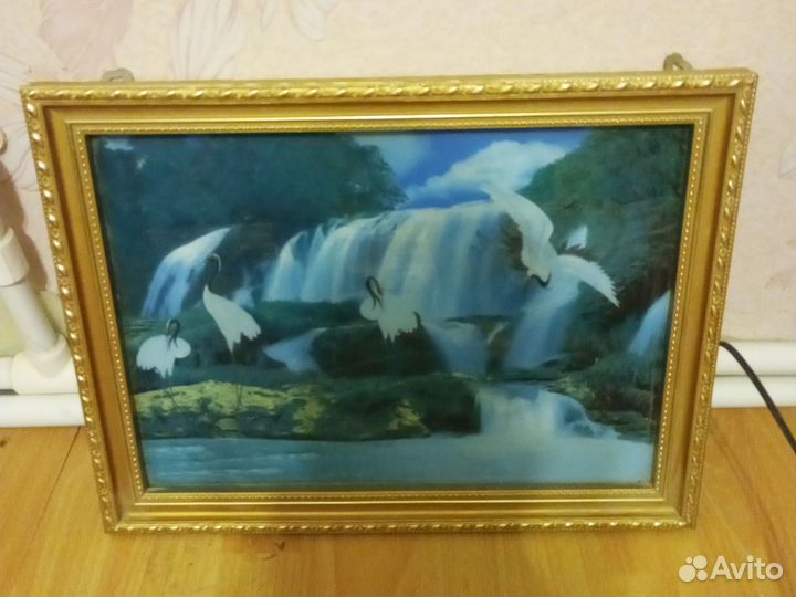 Светящаяся и поющая картина