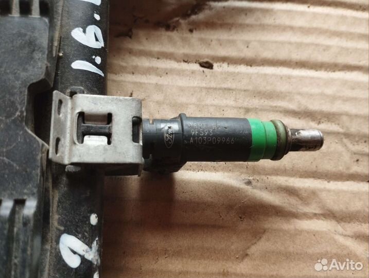 Топливная рампа с форсунками Ford Focus 2 1.6