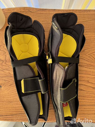 Щитки хоккейные взрослые 16 CCM 9550