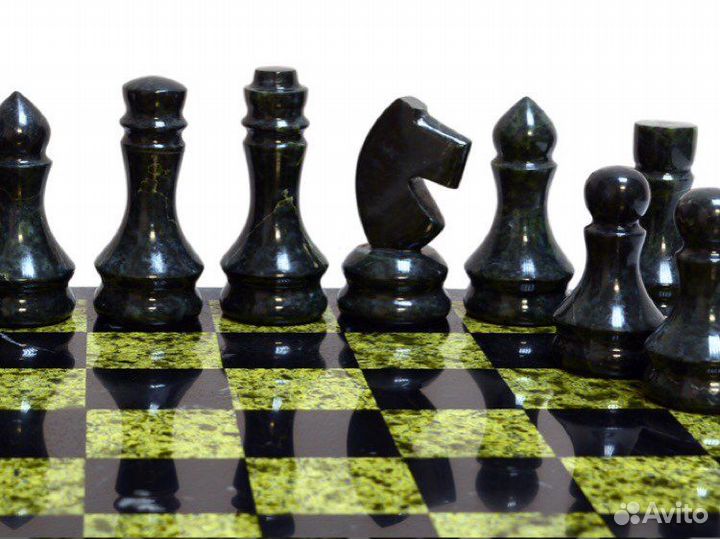 Шахматы подарочные из камня змеевик 39х39 см