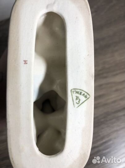 Фарфоровая статуэтка конь