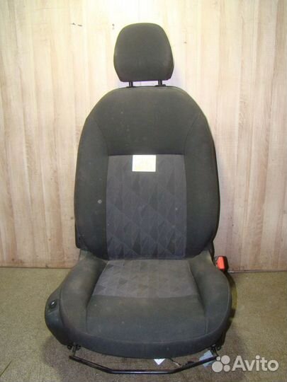 Сиденье переднее правое Citroen C-Elysee