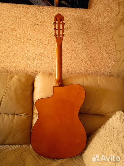 Акустическая гитара