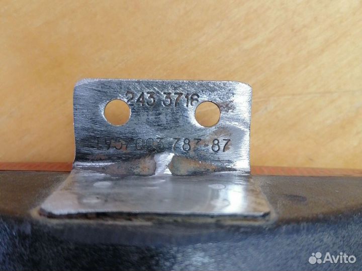 Задний противотуманный фонарь красного цвета Ока