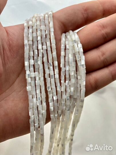 Бусины перламутра
