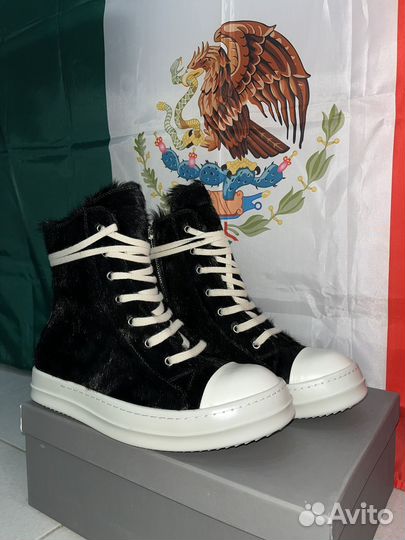 Кеды rick owens pony hair на руках