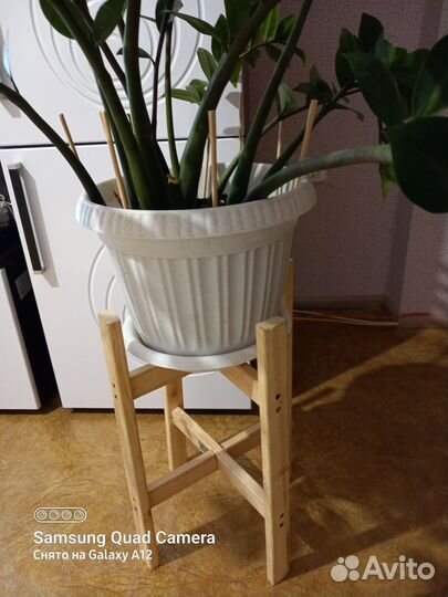 Стильная подставка под цветы