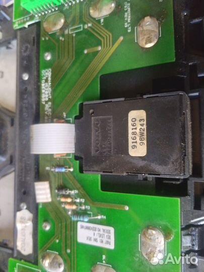 Плафон освещения салона на Вольво S80