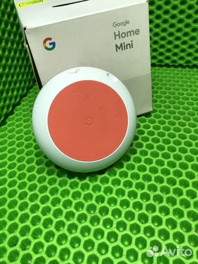 Умная колонка Google Home Mini