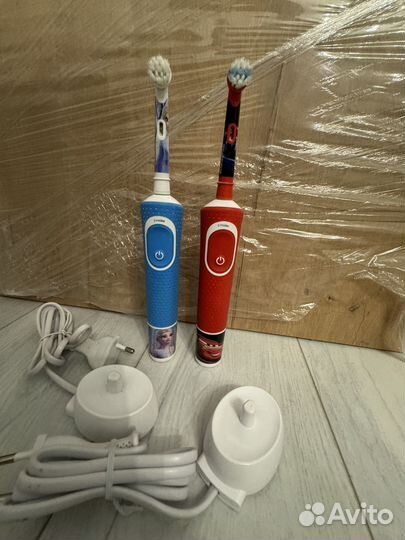 Электрическая зубная щетка oral b