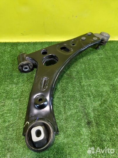 Рычаг передний нижний левый Geely Monjaro (KX-11