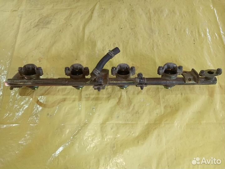 Топливная рампа Nissan Bluebird U14 SR18DE 1998