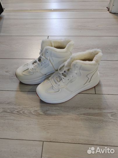 Кроссовки женские 40 размер