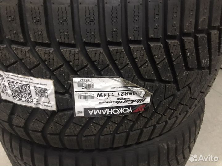 Yokohama BluEarth Winter V905 275/40 R21 и 315/35 R21 111W