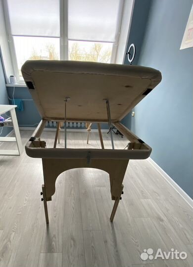 Кушетка на буковых ножах