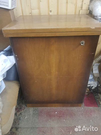 Швейная машинка Minerva с тумбой