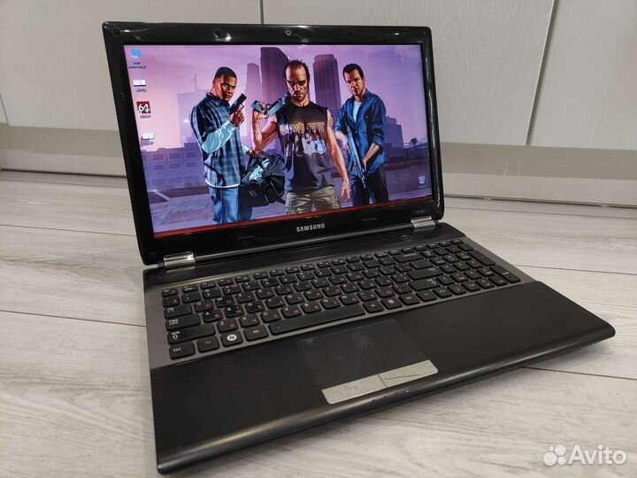 Core i7 / 8GB-оперативной / SSD / GT 540 / ак 2ч