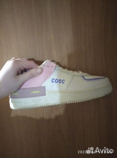 Кроссовки