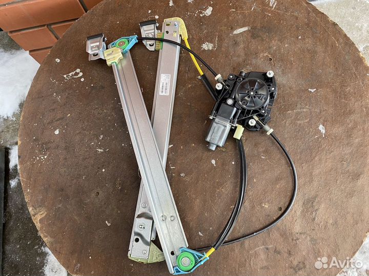 Стеклоподъемник передний правый Лада Веста