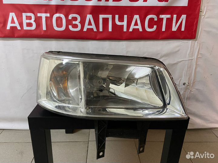 Volswagen Transporter T5 2003-2009 фара передняя