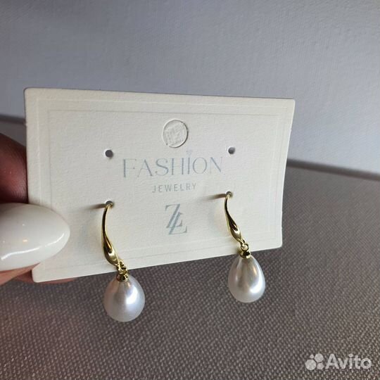 Серьги с жемчугом бижутерные цвет золото