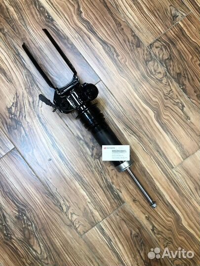 Передний амортизатор правый Touareg GP