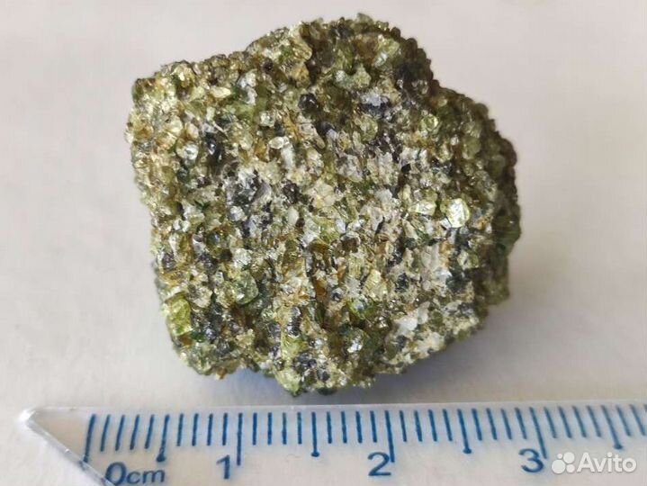 Хризолит натyральный кaмень