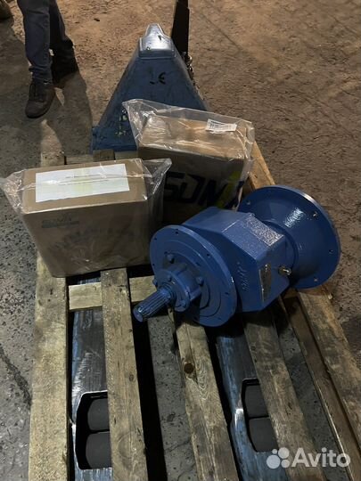 Шнек редуктор опора конвейер