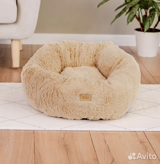Плюшевая лежанка для кошки или собаки