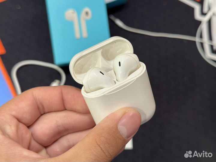 2 пары беспроводных наушников airpods