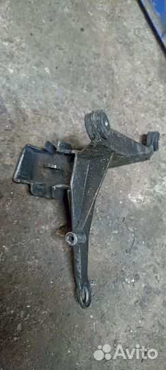 Кронштейн тросов кпп volkswagen transporter t5 1.9