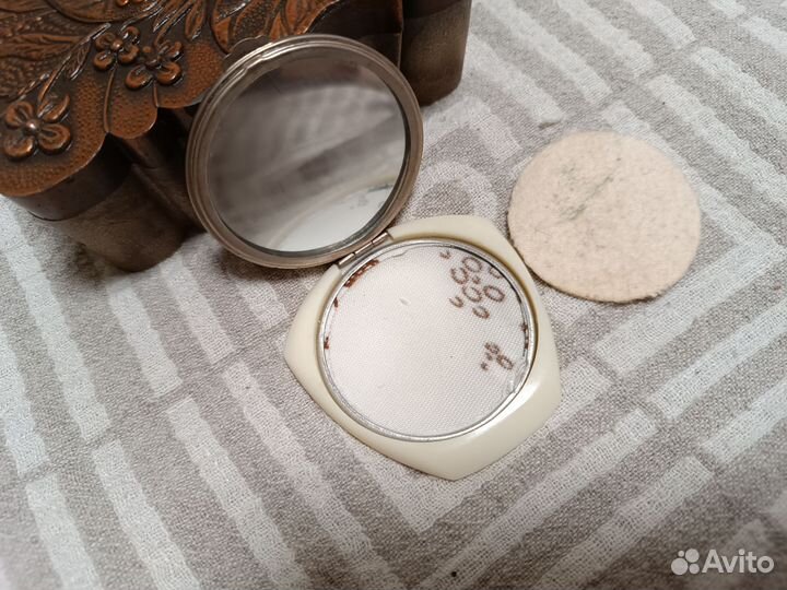 Винтажная пудреница СССР Riga, какао, коробочка