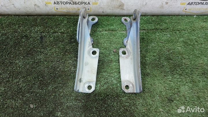 Петли капота Mitsubishi Carisma I